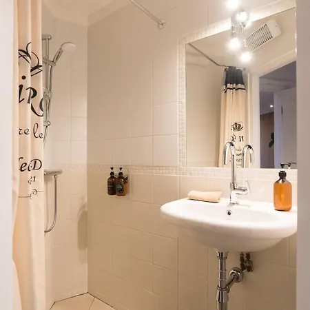 Canal View In The Center Appartement