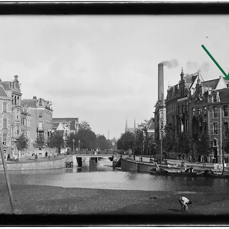 Canal View In The Center * Amsterdam