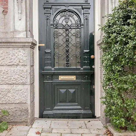 Canal View In The Center * Amsterdam