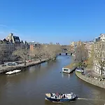 Canal View In The Center 아파트 *